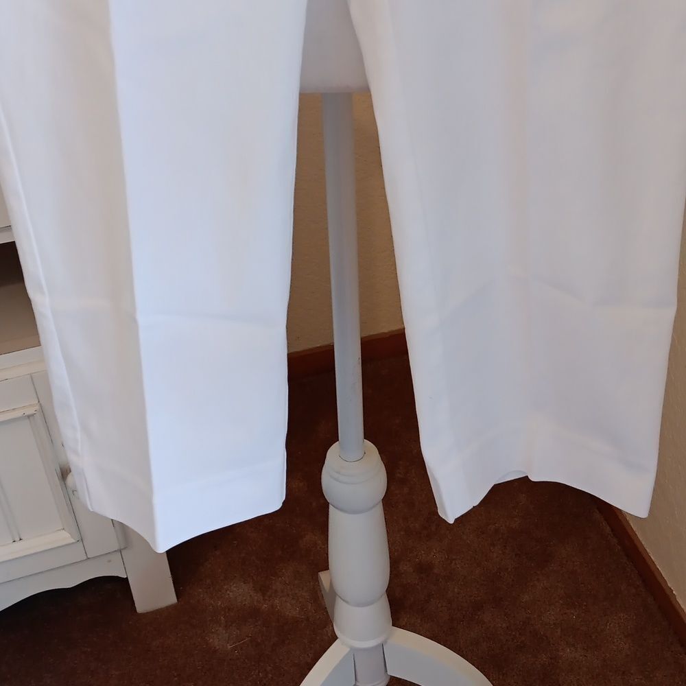 NWT. Chico's Optic White Brigitte Crop Pants - Picture 3 of 11